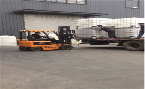 噸桶裝車現(xiàn)場(chǎng)圖二